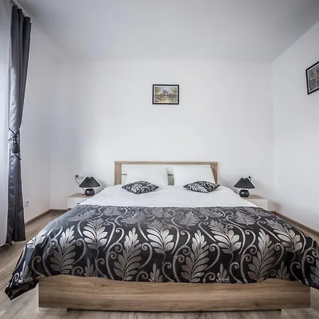 Апартаменти Manuela *